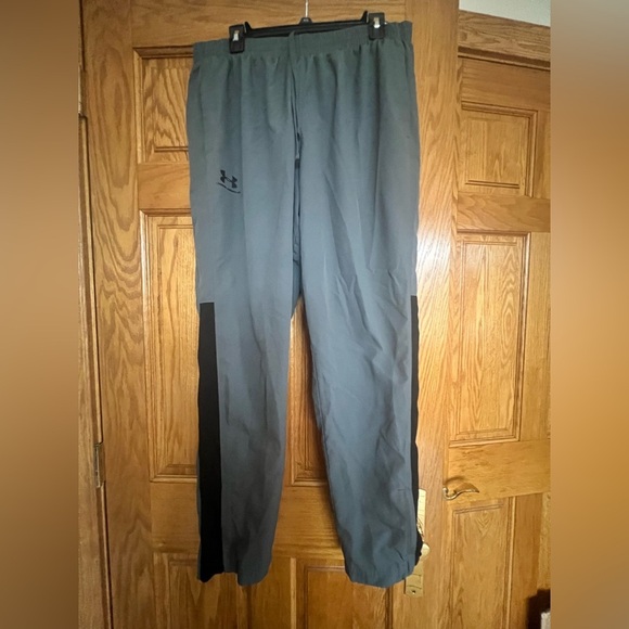 Men’s - Under Armour - Loose Sweatpants - Picture 4 of 9